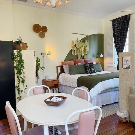 Charming 1885 Parlor Loft Downtown Savannah Stay Bagian luar foto