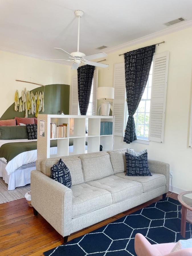 Charming 1885 Parlor Loft Downtown Savannah Stay Bagian luar foto