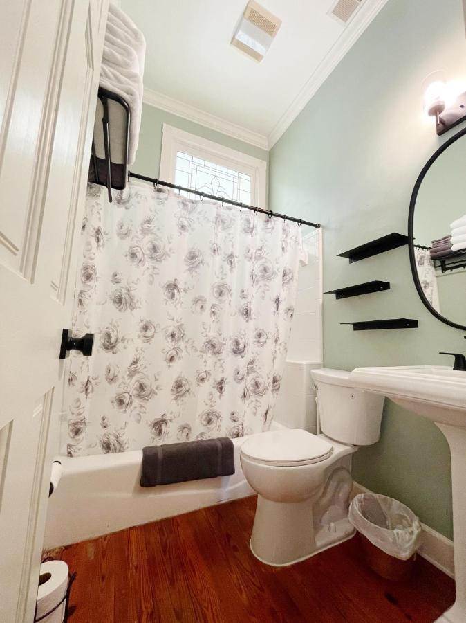 Charming 1885 Parlor Loft Downtown Savannah Stay Bagian luar foto