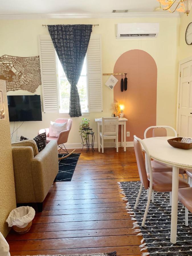 Charming 1885 Parlor Loft Downtown Savannah Stay Bagian luar foto